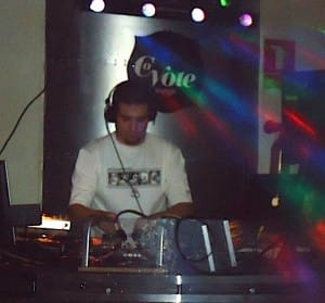 BenMart playing music at Coyote Lounge Madrid