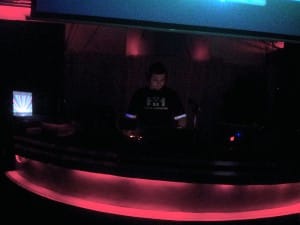 BenMart playing music in darkness at Coyote Lounge Madrid